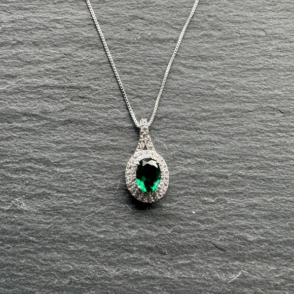 STERLING SILVER, SIMULATED EMERALD, PENDANT. 18" NECKLACE. - Picture 1 of 5